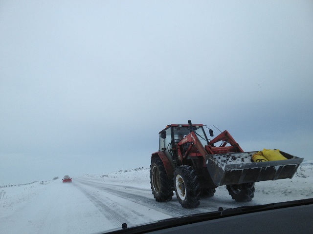 A Photo of a gritter on the A171